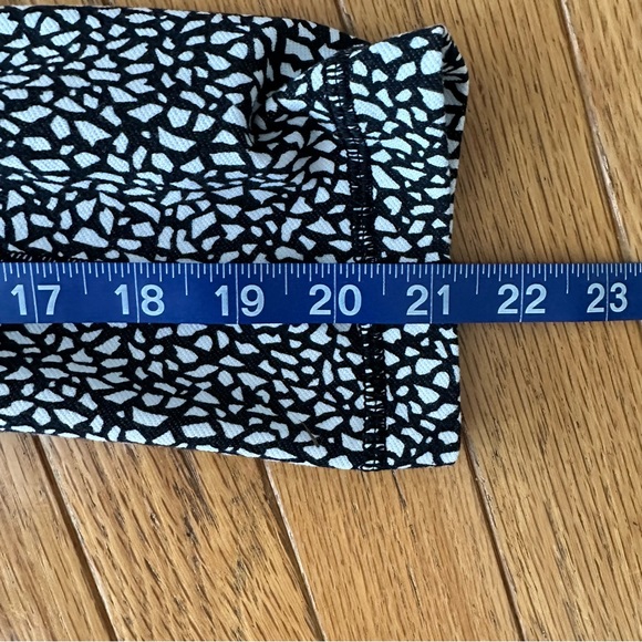 Lululemon Wunder Under Crop (Hi-Rise) Miss Mosaic Black size 4 - Picture 13 of 15